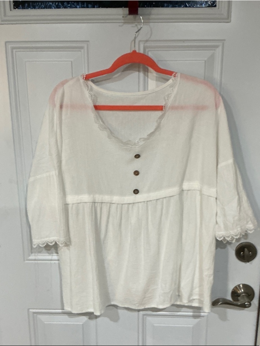 Size XLLOVELY WHITE TOP WITH 3/4 length sleeves and tiny lace on sleeves & neck